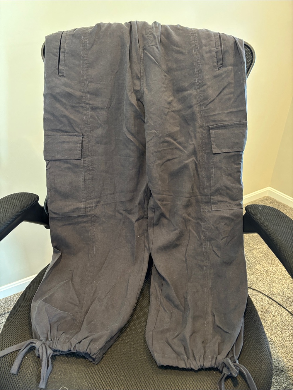 Womens Cargo Jogger bubble Pants in Dark Gray